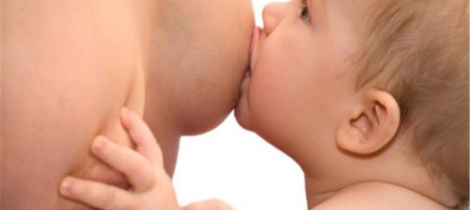 Přiložení dítěte k prsu a efektivní sání